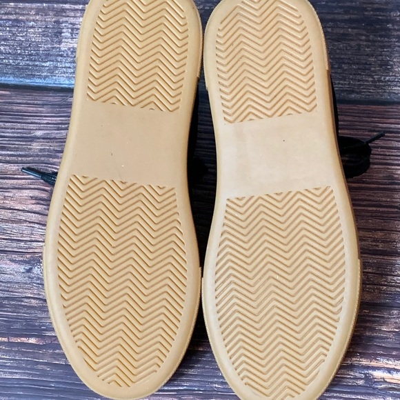 Steve Madden ~ Winnie Harlow x All Now Sneaker - Picture 8 of 9